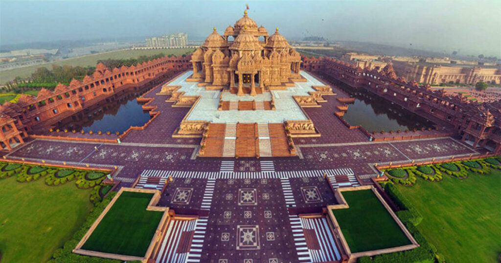 Admire the beauty of Swaminarayan Akshardham temple