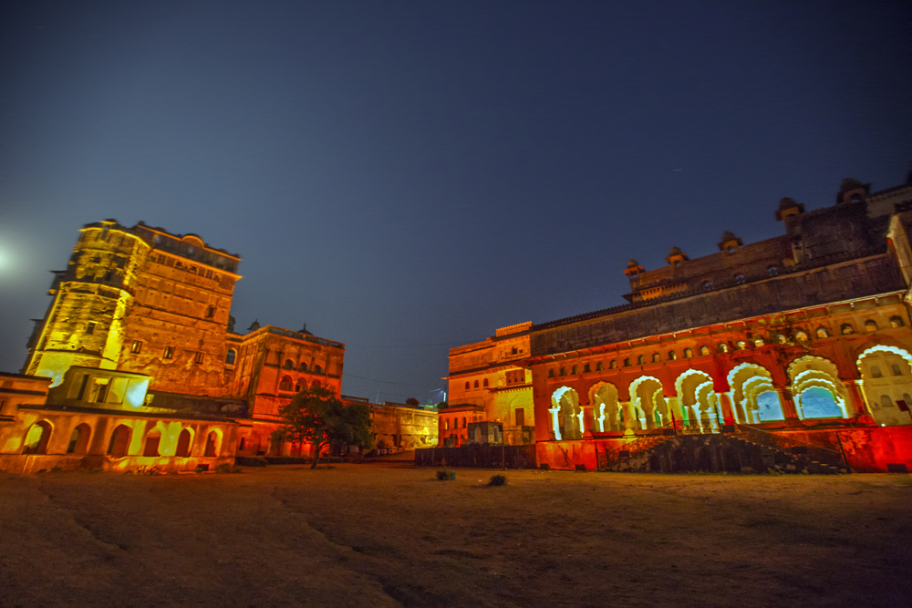 Enjoy Your Night with the Light Sow at Orcha Fort