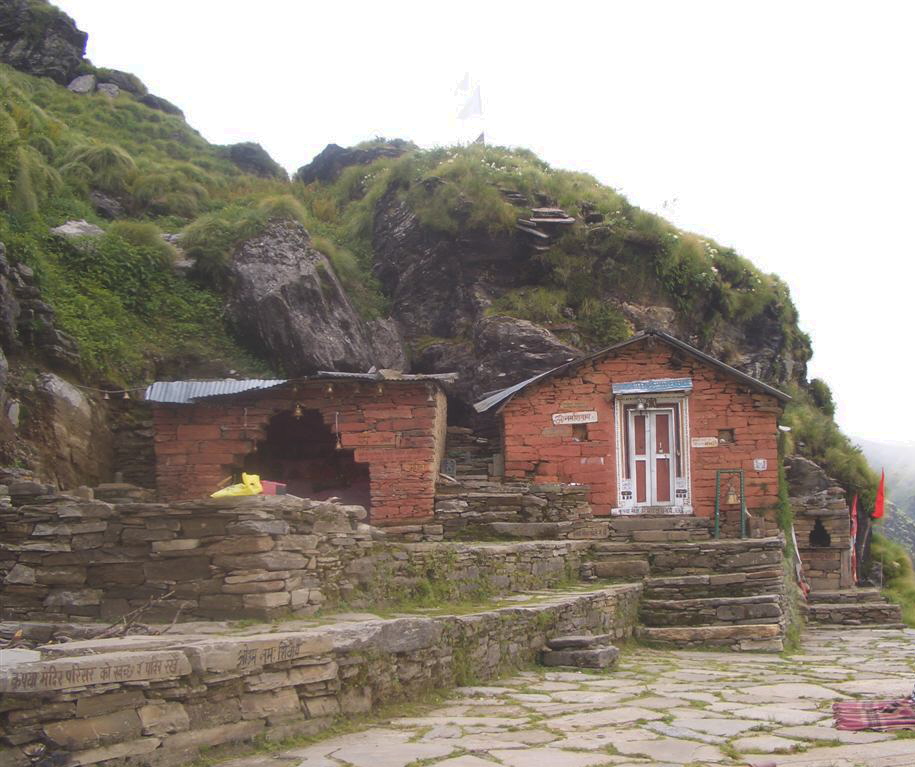 https://upload.wikimedia.org/wikipedia/commons/5/5f/Rudranath_temple.jpg