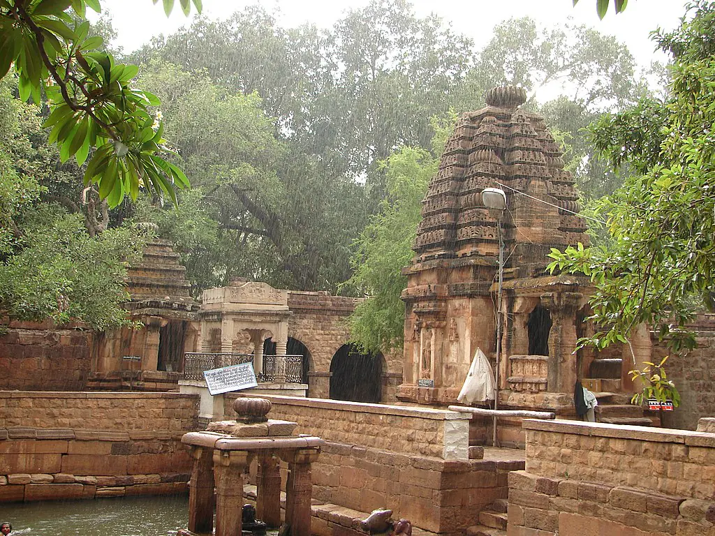 Dineshkannambadi at English Wikipedia, CC BY-SA 3.0 <https://creativecommons.org/licenses/by-sa/3.0>, via Wikimedia Commons-Badami - Hidden Gem of Karnataka