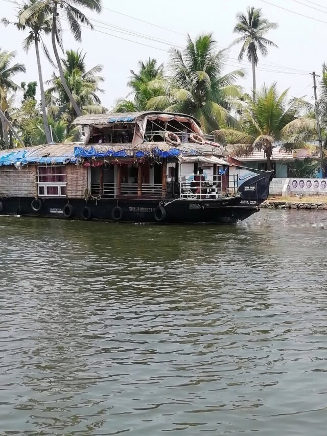 Allapuzha_backwaters