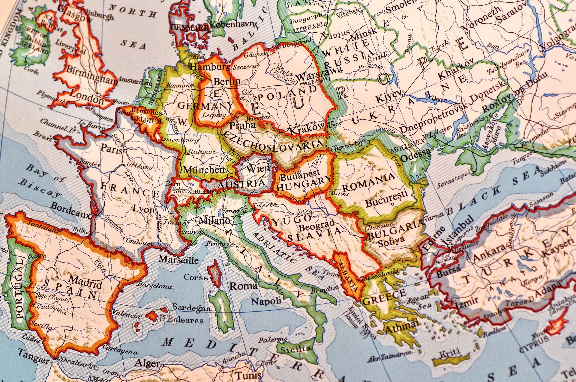 Image by 👀 Mabel Amber, who will one day from Pixabay - Europe Visa for Indians