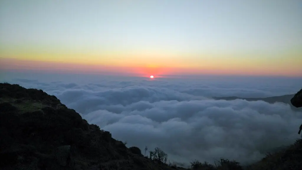 P maneesha, CC BY-SA 4.0 <https://creativecommons.org/licenses/by-sa/4.0>, via Wikimedia Commons-Darjeeling Travel Guide