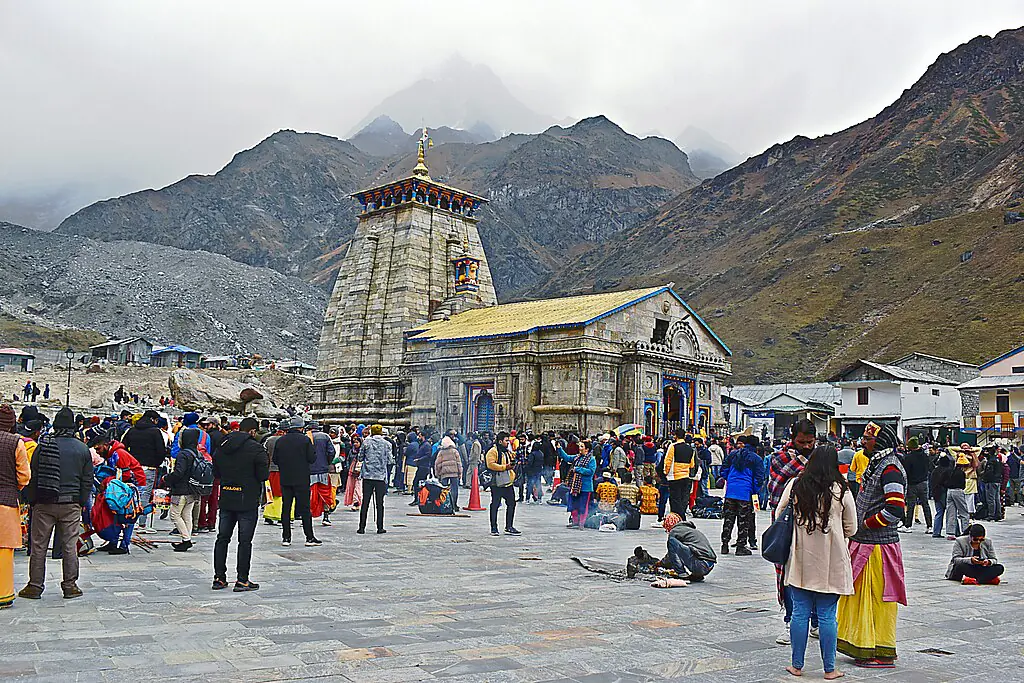 Rohit Sharma, CC BY-SA 4.0 <https://creativecommons.org/licenses/by-sa/4.0>, via Wikimedia Commons-Chardham Yatra by Helicopter