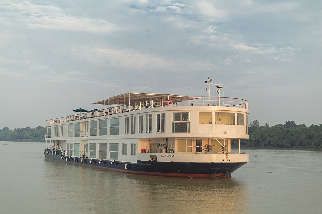 Antara Cruises, CC BY-SA 4.0 <https://creativecommons.org/licenses/by-sa/4.0>, via Wikimedia Commons