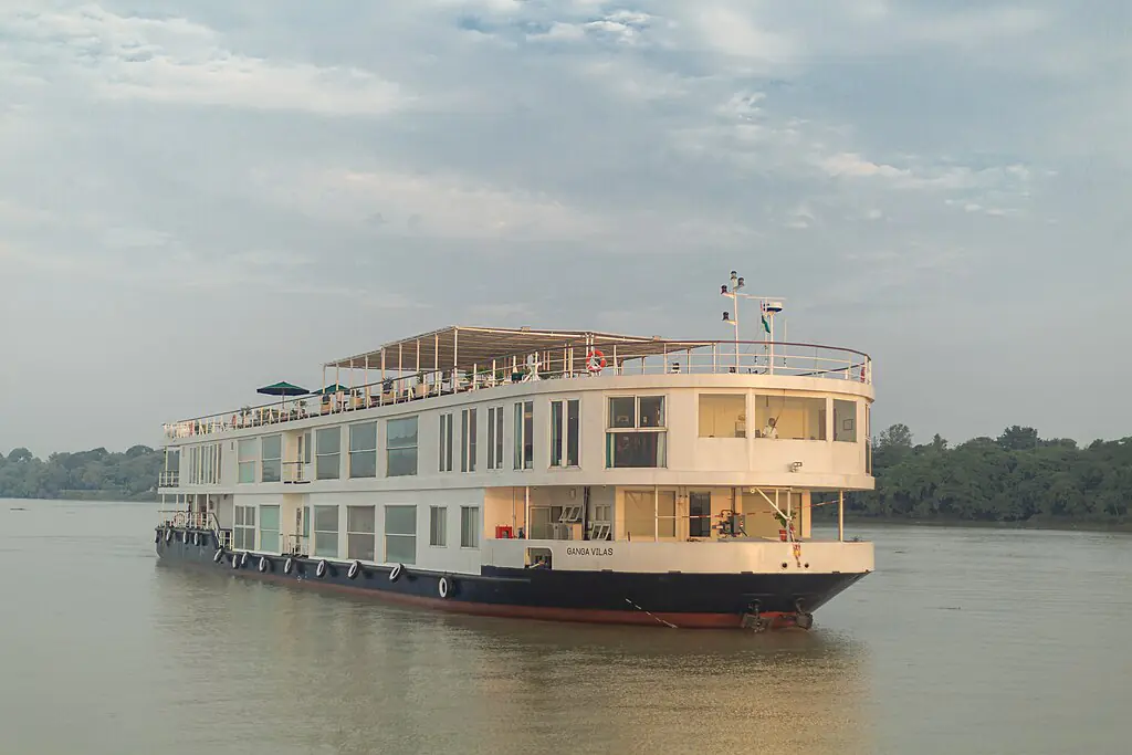Antara Cruises, CC BY-SA 4.0 <https://creativecommons.org/licenses/by-sa/4.0>, via Wikimedia Commons