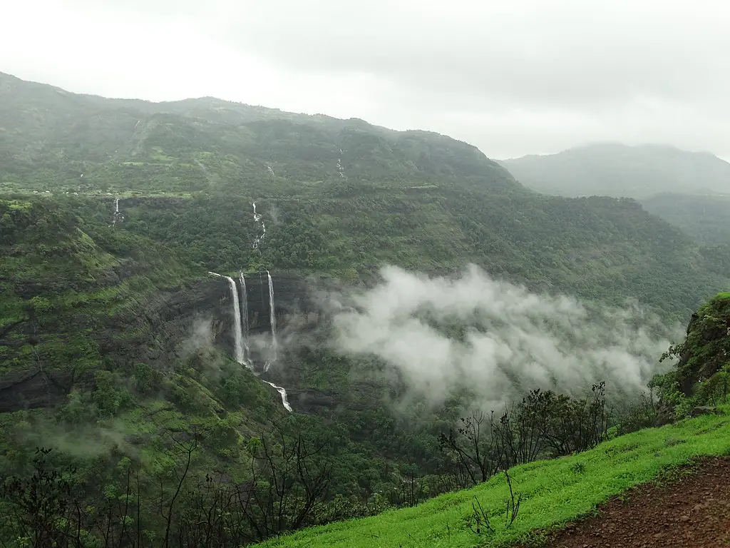 Aalokmjoshi, CC BY-SA 4.0 <https://creativecommons.org/licenses/by-sa/4.0>, via Wikimedia Commons-India's diverse geography