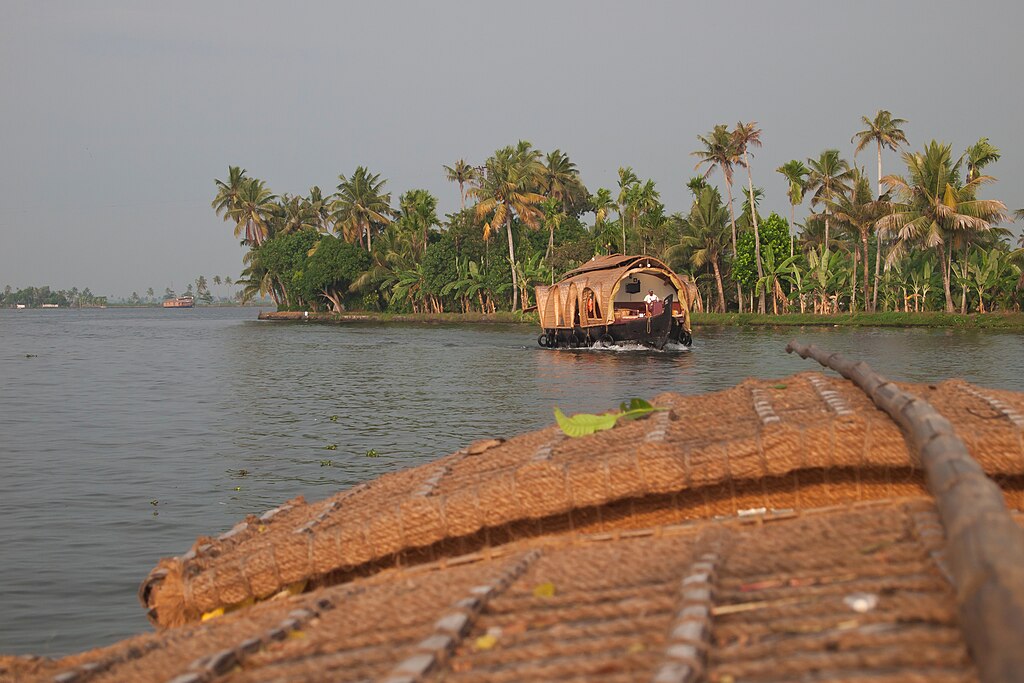 © Vyacheslav Argenberg / http://www.vascoplanet.com/, CC BY 4.0 <https://creativecommons.org/licenses/by/4.0>, via Wikimedia Commons-Must-Visit Places in India