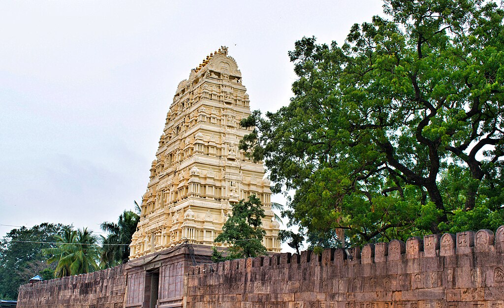 Arpita Tripathy, CC BY-SA 4.0 <https://creativecommons.org/licenses/by-sa/4.0>, via Wikimedia Commons-Mallikarjuna Jyotirlinga