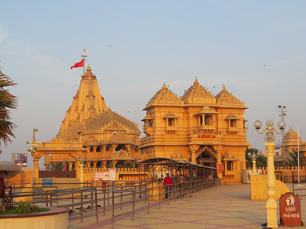 Vinayaraj, CC BY-SA 4.0 <https://creativecommons.org/licenses/by-sa/4.0>, via Wikimedia Commons-Somnath Jyotirlinga