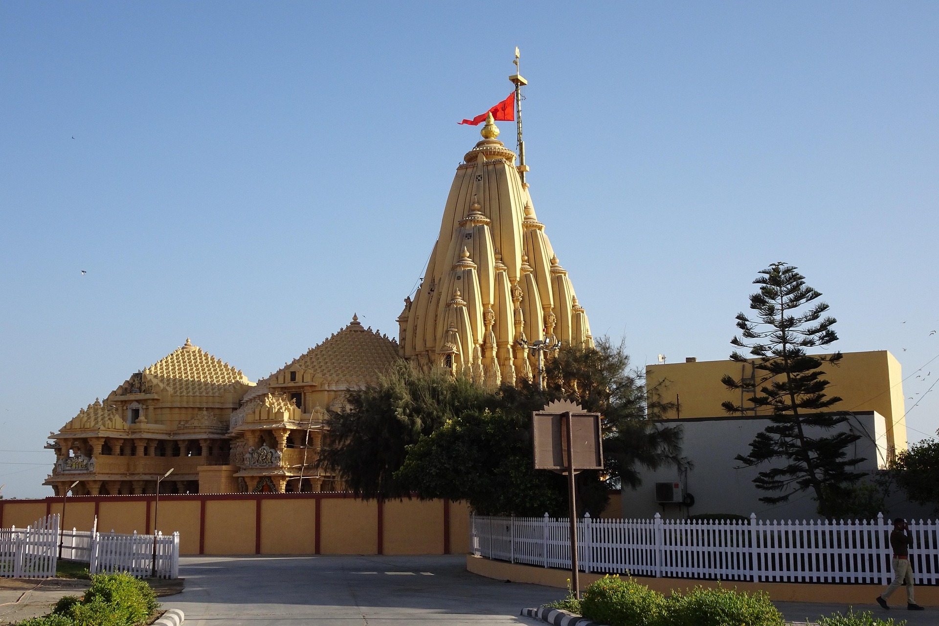 Image by Bishnu Sarangi from Pixabay - Somnath Jyotirlinga