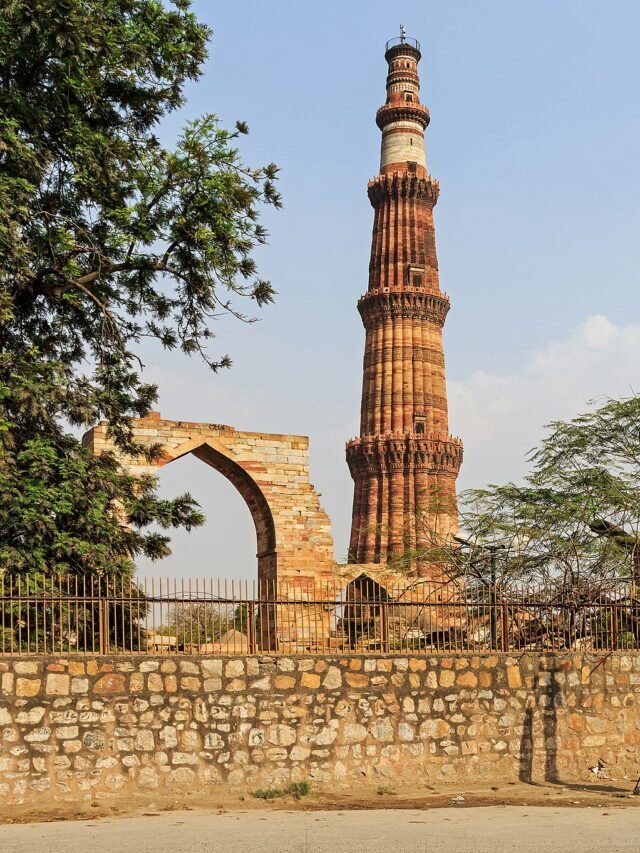 cropped-Qutub-Minar-in-Delhi.jpg