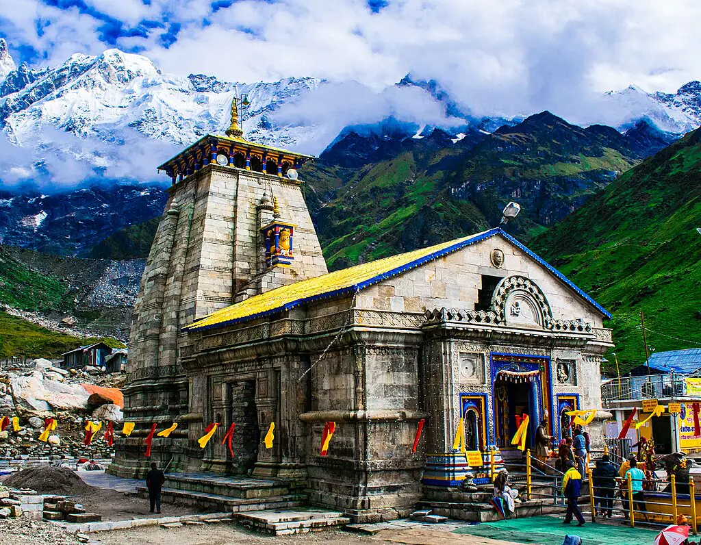 Shivam Kumar 766, CC BY-SA 4.0 <https://creativecommons.org/licenses/by-sa/4.0>, via Wikimedia Commons-Shri Kedarnath Jyotirlinga Temple