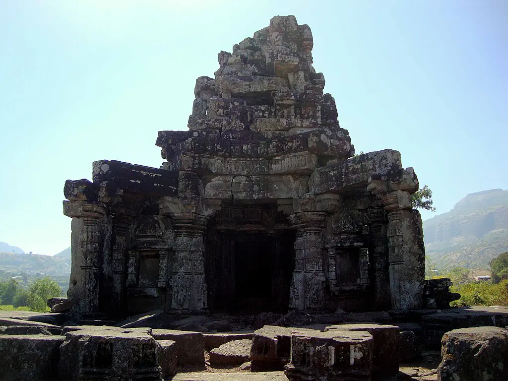 Satishkulkarniwtn, CC BY-SA 4.0 <https://creativecommons.org/licenses/by-sa/4.0>, via Wikimedia Commons-Trimbakeshwar Jyotirling Mandir