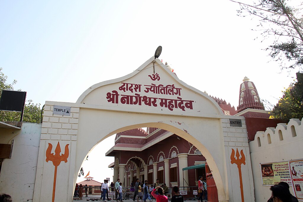 TeshTesh, CC BY-SA 4.0 <https://creativecommons.org/licenses/by-sa/4.0>, via Wikimedia Commons-Nageshwar Jyotirlinga Temple