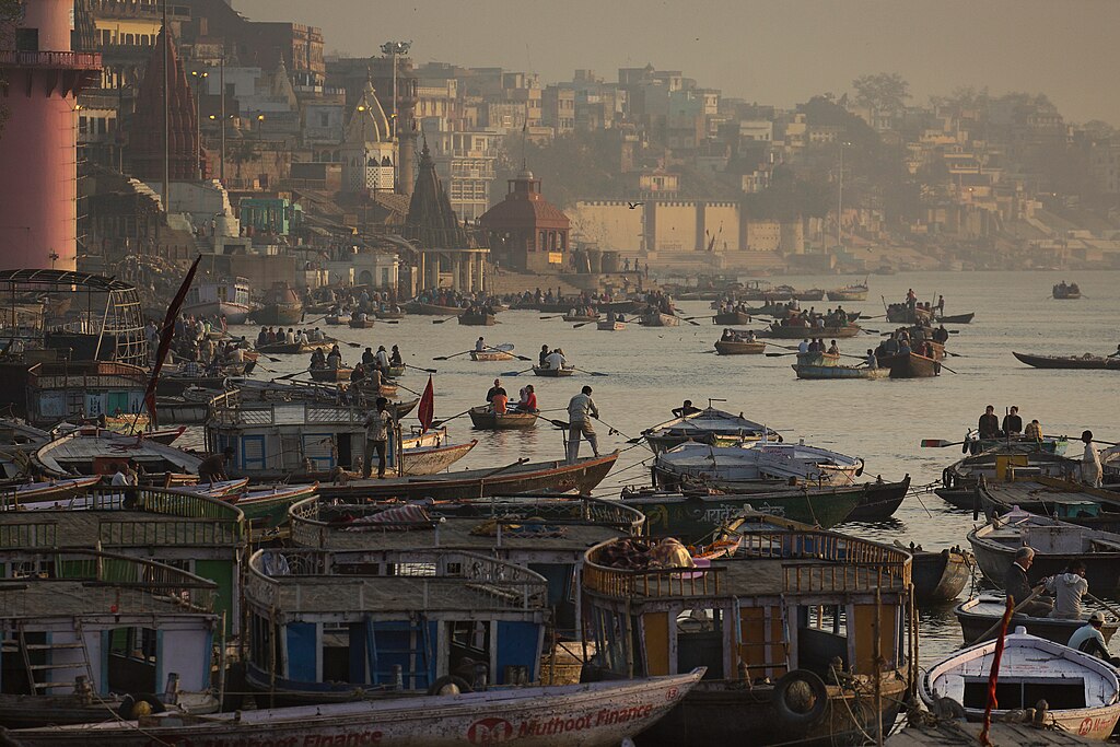 travelwayoflife, CC BY-SA 2.0 <https://creativecommons.org/licenses/by-sa/2.0>, via Wikimedia Commons-Places to Visit in India in September