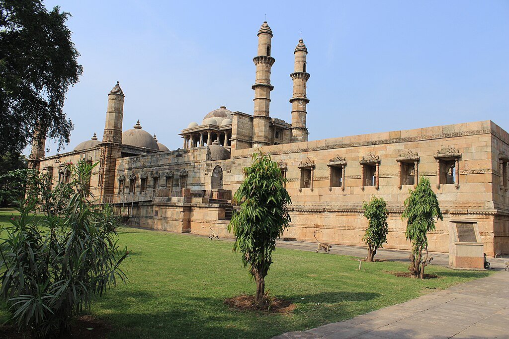 Snehrashmi, CC BY-SA 4.0 <https://creativecommons.org/licenses/by-sa/4.0>, via Wikimedia Commons