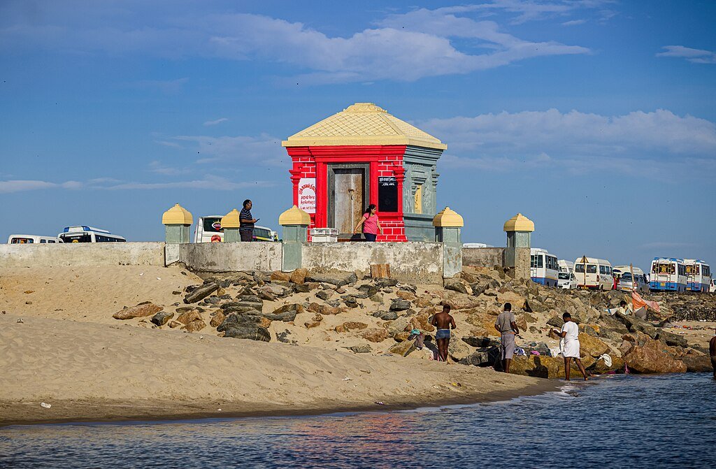 JVN5871, CC BY-SA 4.0 <https://creativecommons.org/licenses/by-sa/4.0>, via Wikimedia Commons-Ramanathaswamy Jyotirlinga Temple