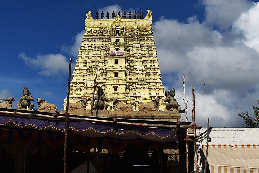 Wanderlusts, CC BY-SA 4.0 <https://creativecommons.org/licenses/by-sa/4.0>, via Wikimedia Commons-Ramanathaswamy Jyotirlinga Temple