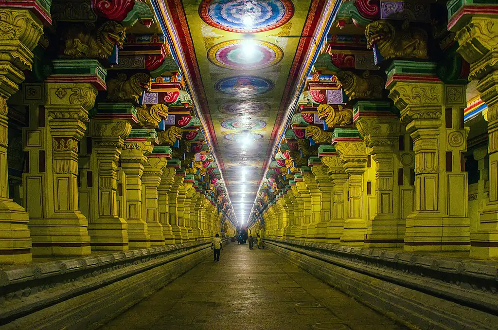 Rangan Datta Wiki, CC BY-SA 4.0 <https://creativecommons.org/licenses/by-sa/4.0>, via Wikimedia Commons-Ramanathaswamy Jyotirlinga Temple
