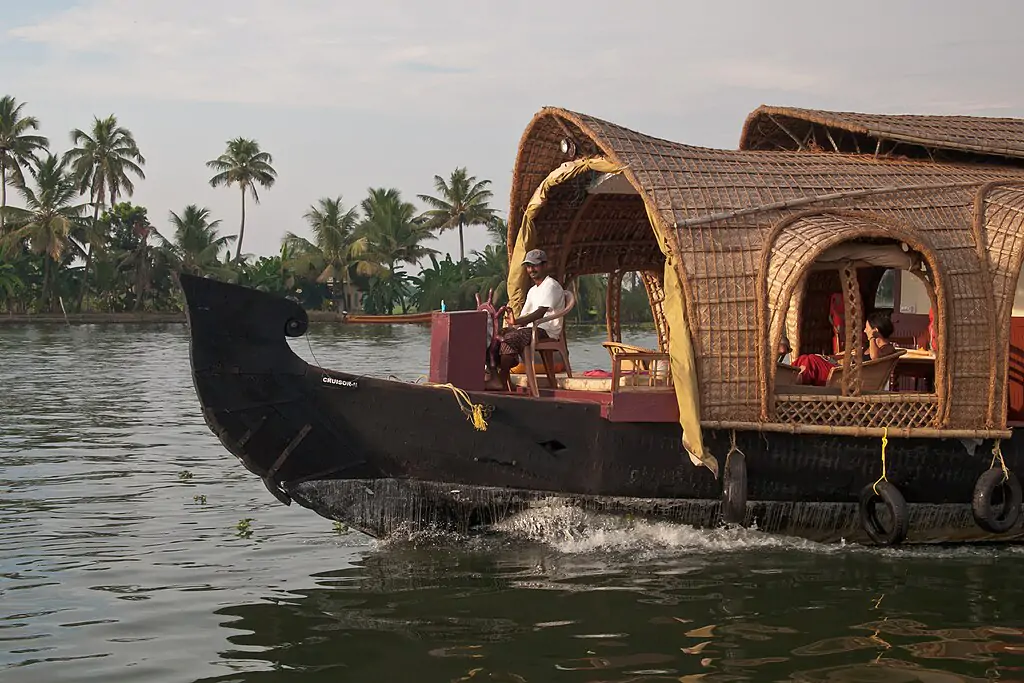 © Vyacheslav Argenberg / http://www.vascoplanet.com/, CC BY 4.0 <https://creativecommons.org/licenses/by/4.0>, via Wikimedia Commons-India Monthly Travel Guide
