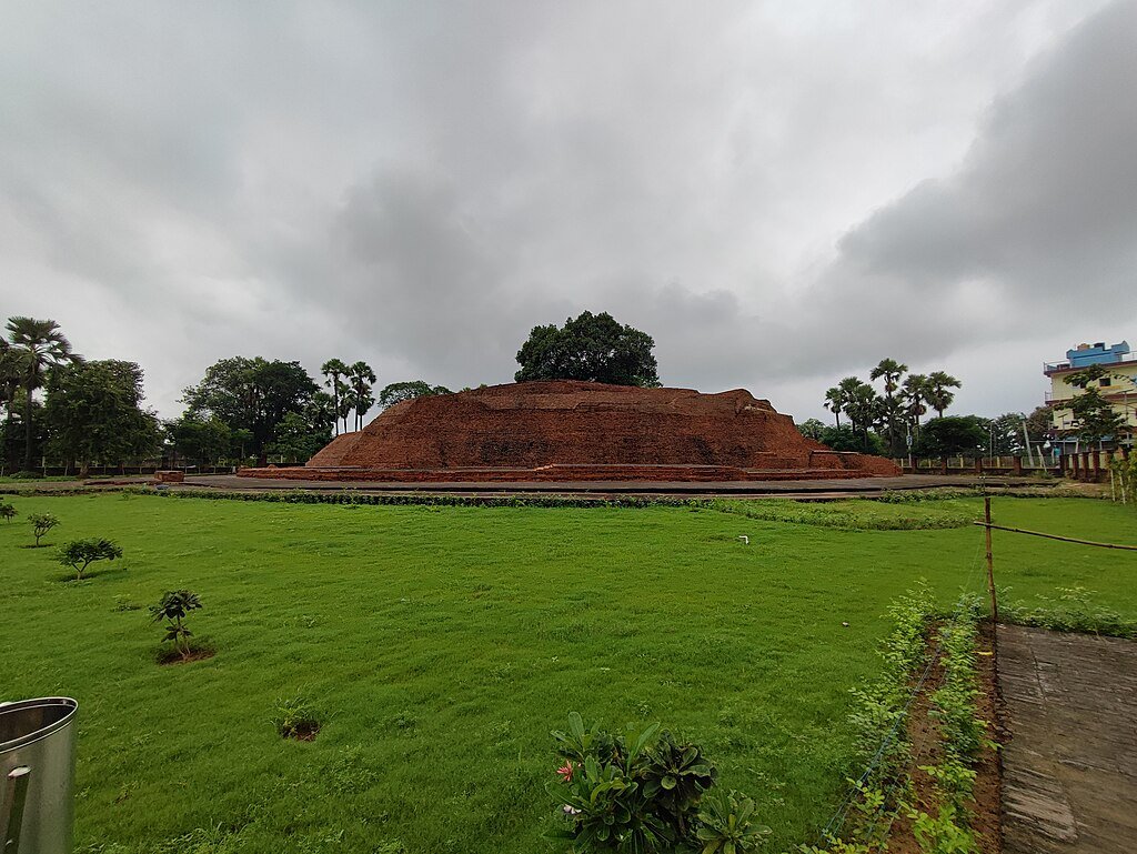 Sumitsurai, CC BY-SA 4.0 <https://creativecommons.org/licenses/by-sa/4.0>, via Wikimedia Commons-Bodh Gaya Travel Guide