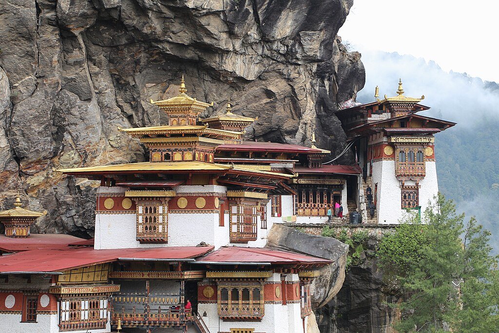 Bernard Gagnon, CC BY-SA 4.0 <https://creativecommons.org/licenses/by-sa/4.0>, via Wikimedia Commons-International Destinations Under 50k