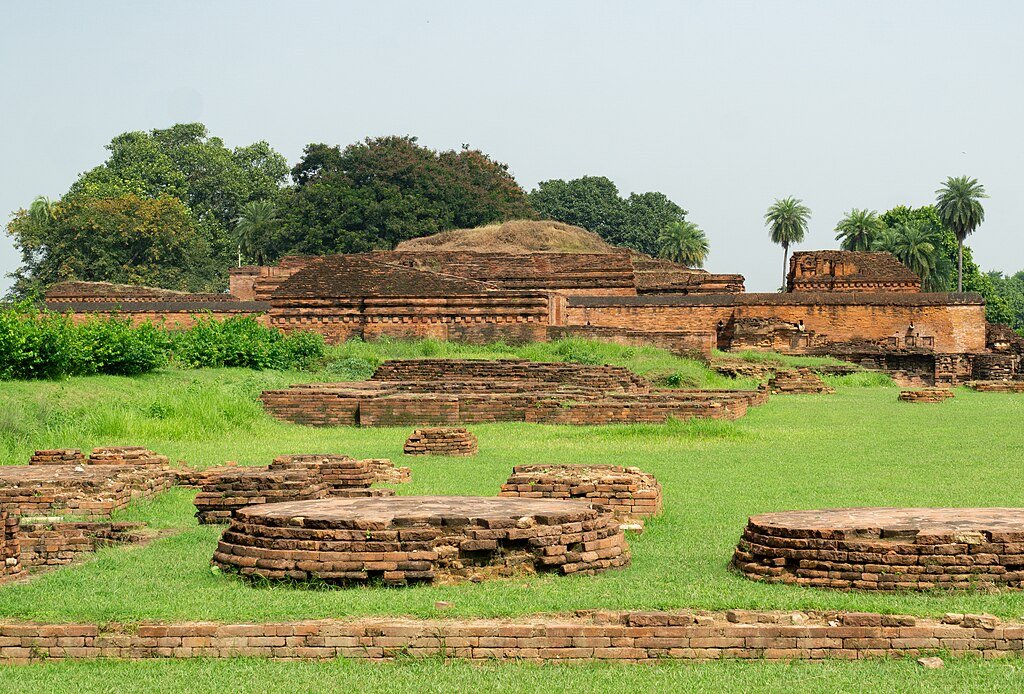 Sumitsurai, CC BY-SA 4.0 <https://creativecommons.org/licenses/by-sa/4.0>, via Wikimedia Commons-Bodh Gaya Travel Guide