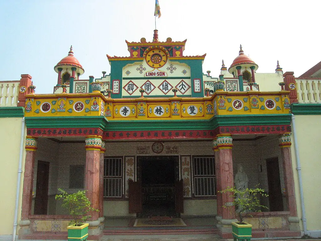 Ajay Tallam, CC BY-SA 2.0 <https://creativecommons.org/licenses/by-sa/2.0>, via Wikimedia Commons-Buddhism in Kushinagar