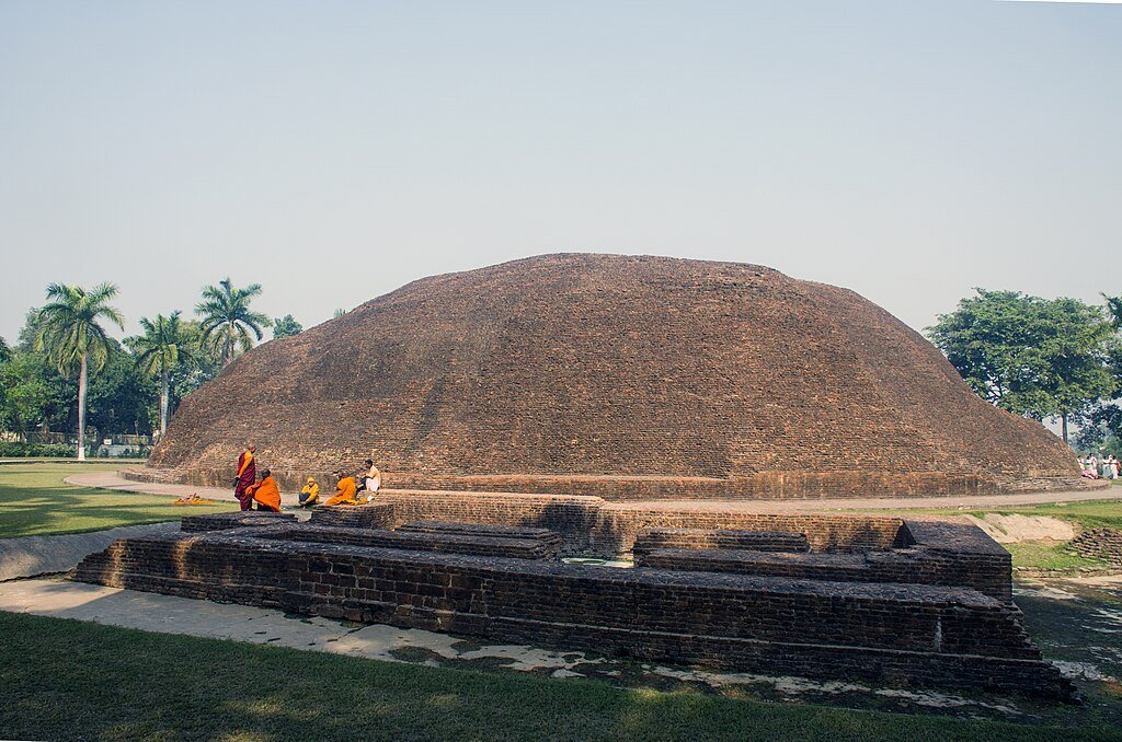 Rangan Datta Wiki, CC BY-SA 4.0 <https://creativecommons.org/licenses/by-sa/4.0>, via Wikimedia Commons-Buddhism in Kushinagar