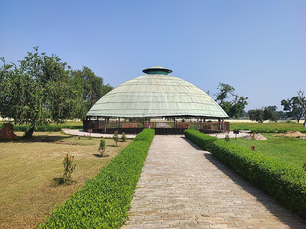 Sumitsurai, CC BY-SA 4.0 <https://creativecommons.org/licenses/by-sa/4.0>, via Wikimedia Commons