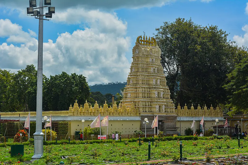 Arun Mohan, CC BY-SA 4.0 <https://creativecommons.org/licenses/by-sa/4.0>, via Wikimedia Commons-Temples in India