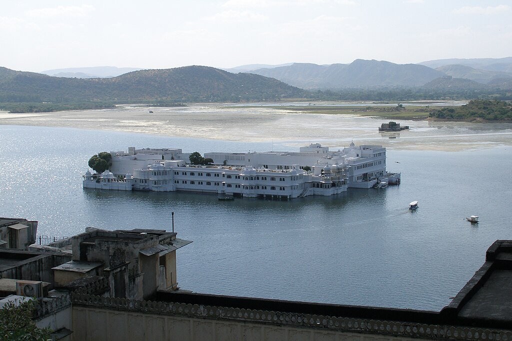 © Vyacheslav Argenberg / http://www.vascoplanet.com/, CC BY 4.0 <https://creativecommons.org/licenses/by/4.0>, via Wikimedia Commons-Indian Places