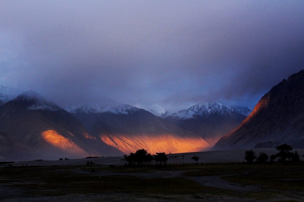 ह।प।, CC BY-SA 4.0 <https://creativecommons.org/licenses/by-sa/4.0>, via Wikimedia Commons - Best Time to Visit Leh Ladakh