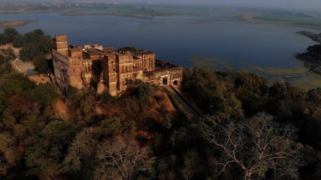 Barua Sagar Fort and Lake- Jhansi Travel Guide