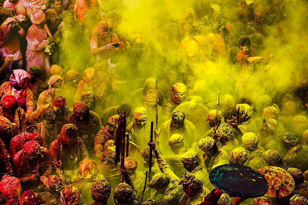 Joyrajsamanta, CC BY-SA 4.0 <https://creativecommons.org/licenses/by-sa/4.0>, via Wikimedia Commons-Holi in India