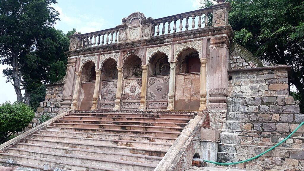 Pinakpani, CC BY-SA 4.0 <https://creativecommons.org/licenses/by-sa/4.0>, via Wikimedia Commons