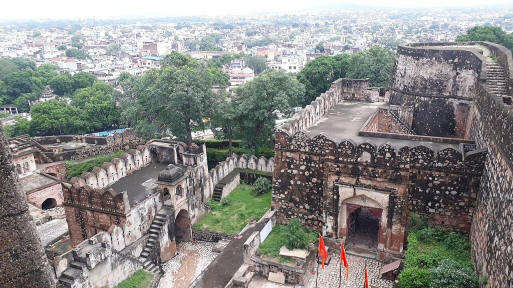 Pinakpani, CC BY-SA 4.0 <https://creativecommons.org/licenses/by-sa/4.0>, via Wikimedia Commons-