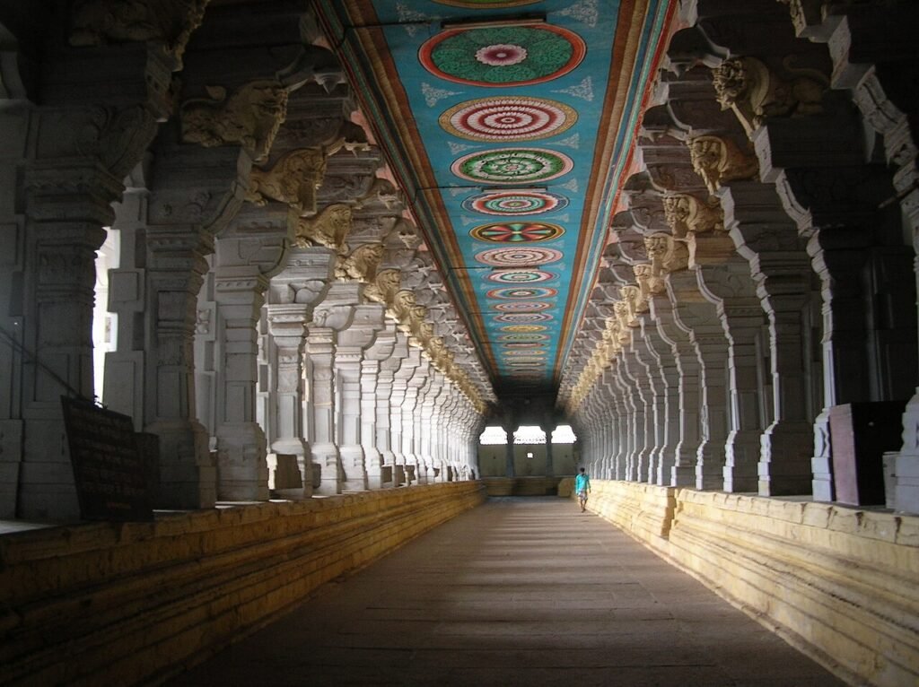 Mathanagopal, CC BY 3.0 <https://creativecommons.org/licenses/by/3.0>, via Wikimedia Commons- Famous Temples in India