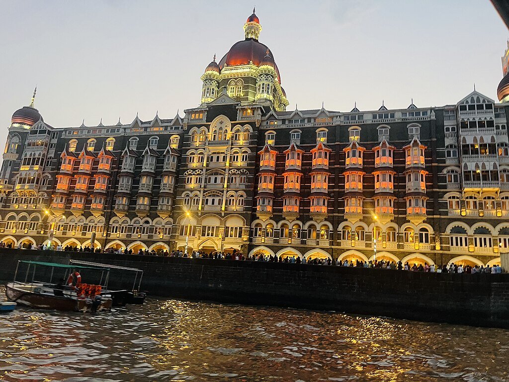 Chiragslad, CC0, via Wikimedia Commons-Luxury Hotels in India