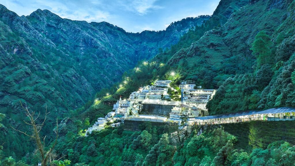 Vaishno Devi Temple, Jammu-Famous Temples in India