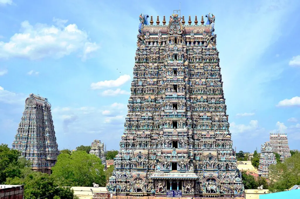 Mamichaelraj, CC BY-SA 4.0 <https://creativecommons.org/licenses/by-sa/4.0>, via Wikimedia Commons- Famous Temples in India