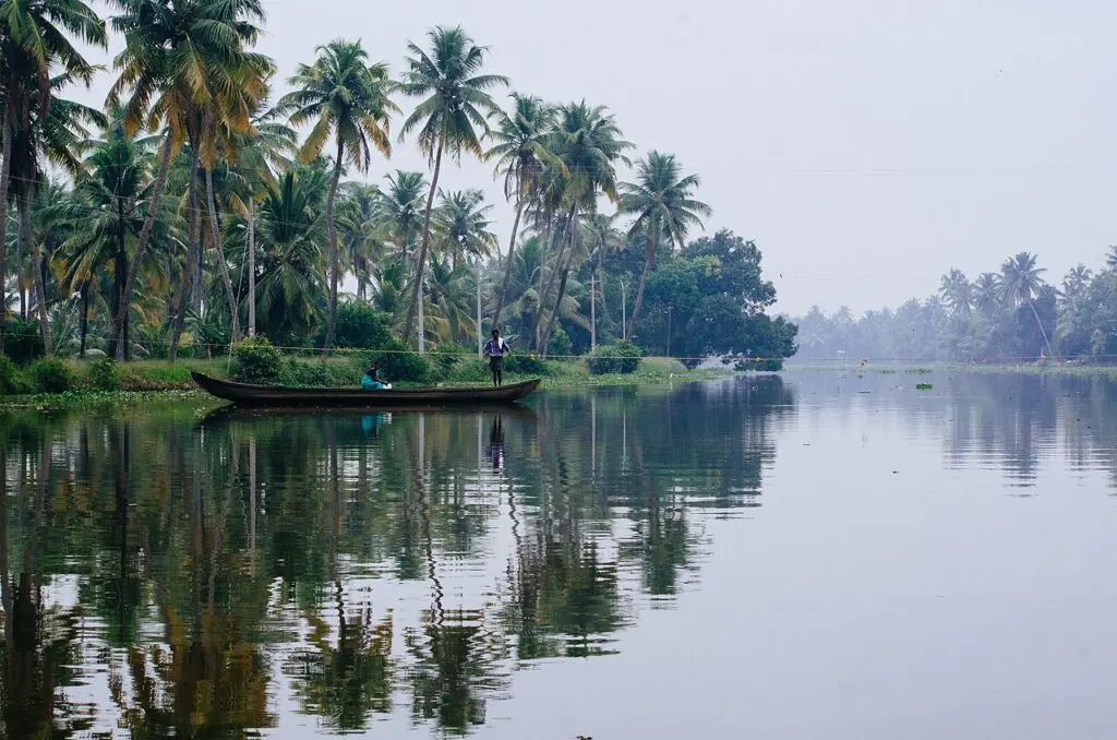 Ashwin Kumar from Bangalore, India, CC BY-SA 2.0 <https://creativecommons.org/licenses/by-sa/2.0>, via Wikimedia Commons- Best Time to Visit Kerala