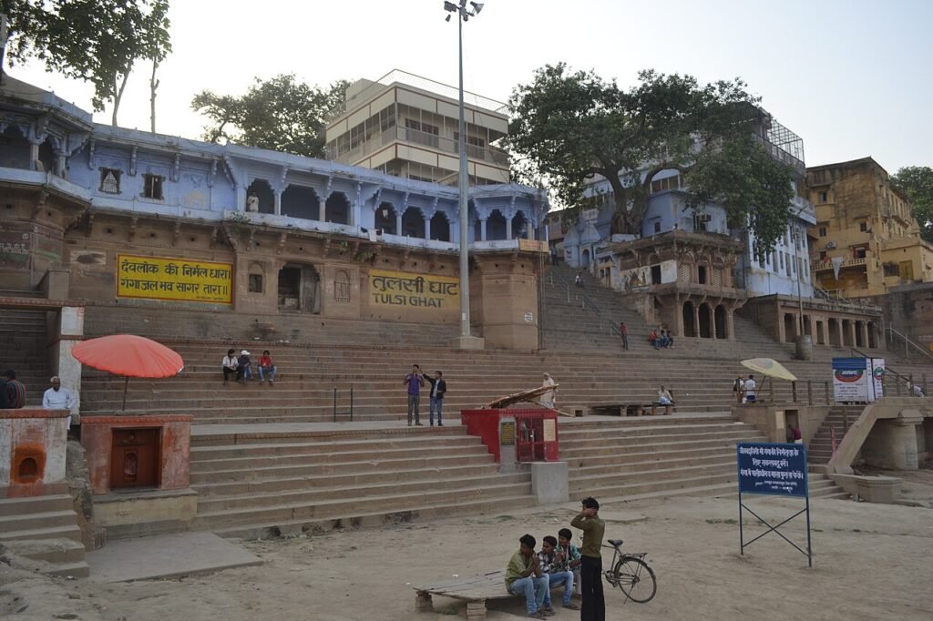 Nandanupadhyay, CC BY-SA 3.0 <https://creativecommons.org/licenses/by-sa/3.0>, via Wikimedia Commons- Varanasi ghats