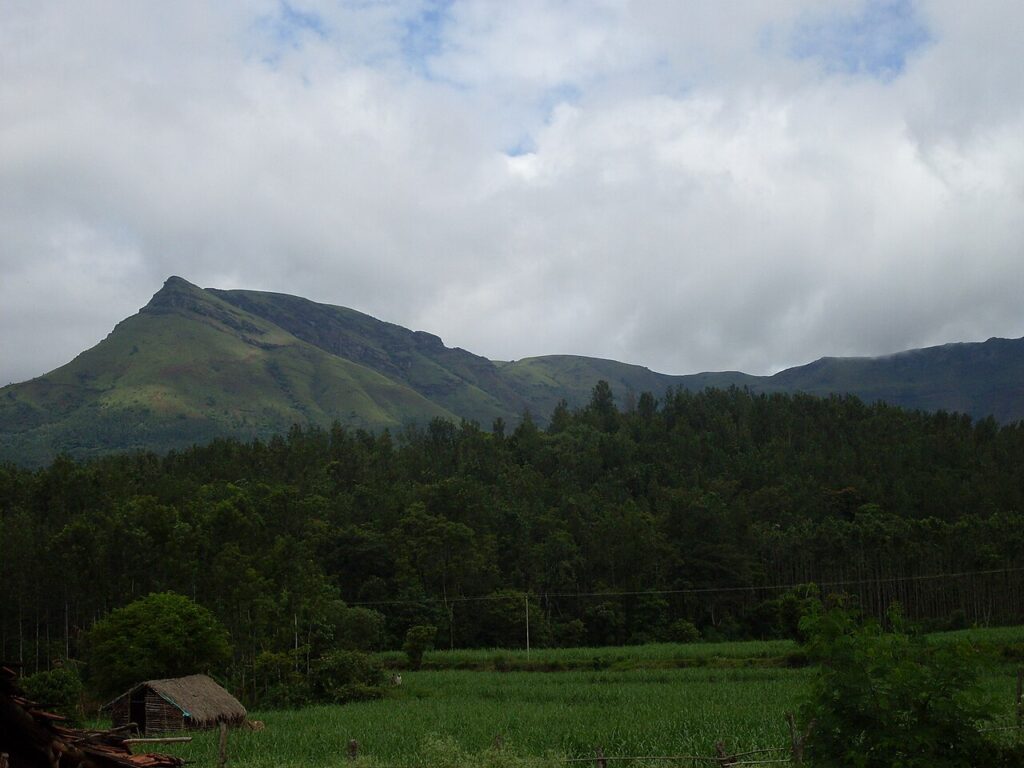 Arunkm44, CC BY-SA 4.0 <https://creativecommons.org/licenses/by-sa/4.0>, via Wikimedia Commons-Important Hill Stations of South India