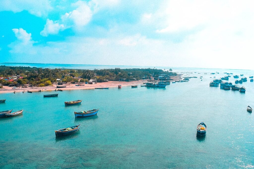 RakeshRaju M, CC BY-SA 4.0 <https://creativecommons.org/licenses/by-sa/4.0>, via Wikimedia Commons-Famous Beaches of South India