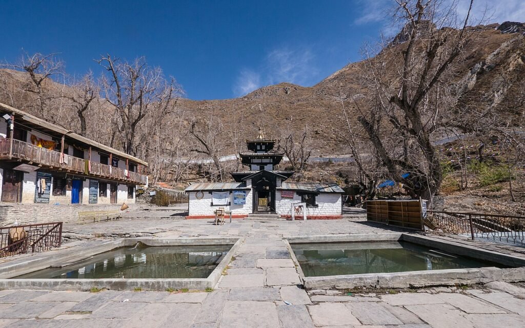 Faj2323, CC BY-SA 4.0 <https://creativecommons.org/licenses/by-sa/4.0>, via Wikimedia Commons- how to plan a trip to Nepal